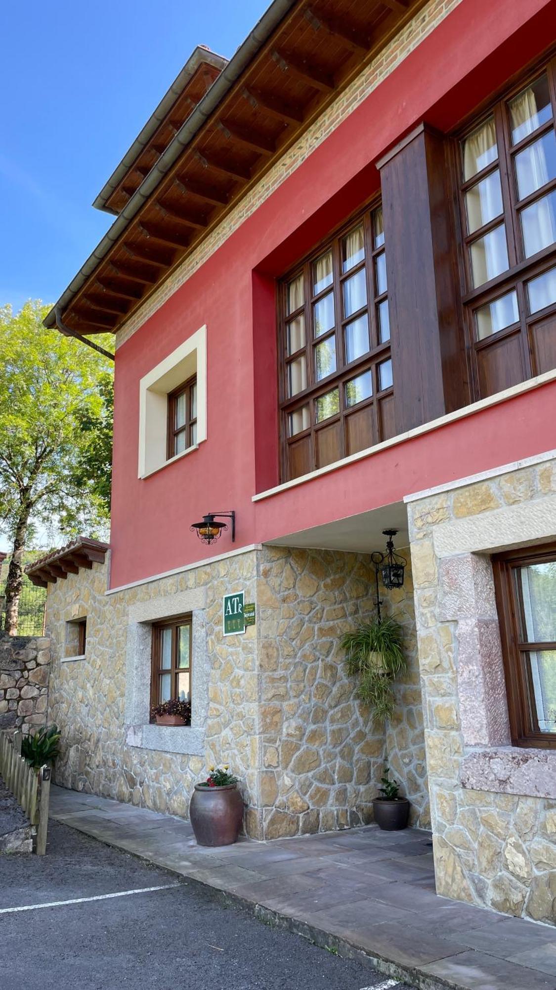 Apartamentos El Picoretu Mestas De Con Esterno foto