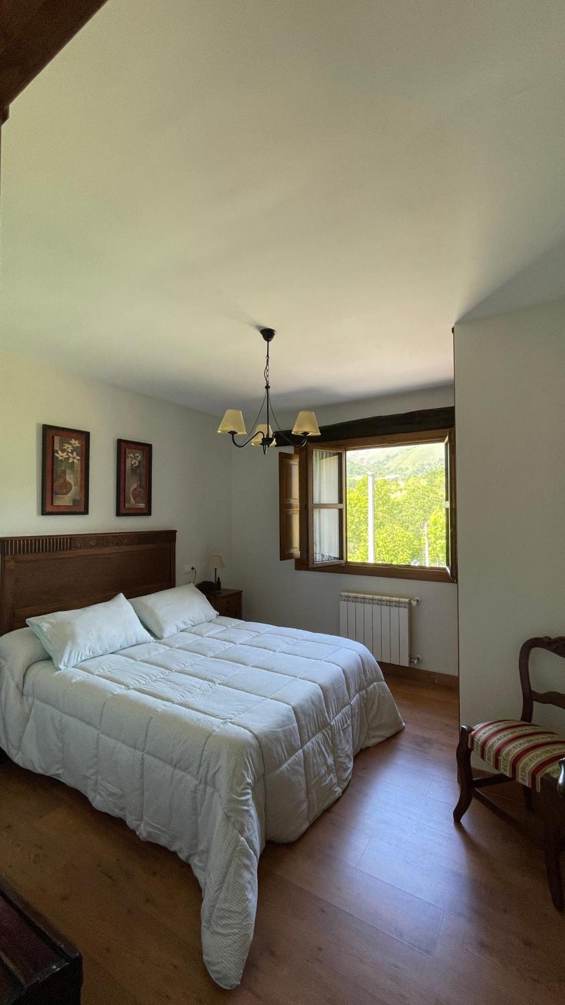 Apartamentos El Picoretu Mestas De Con Esterno foto