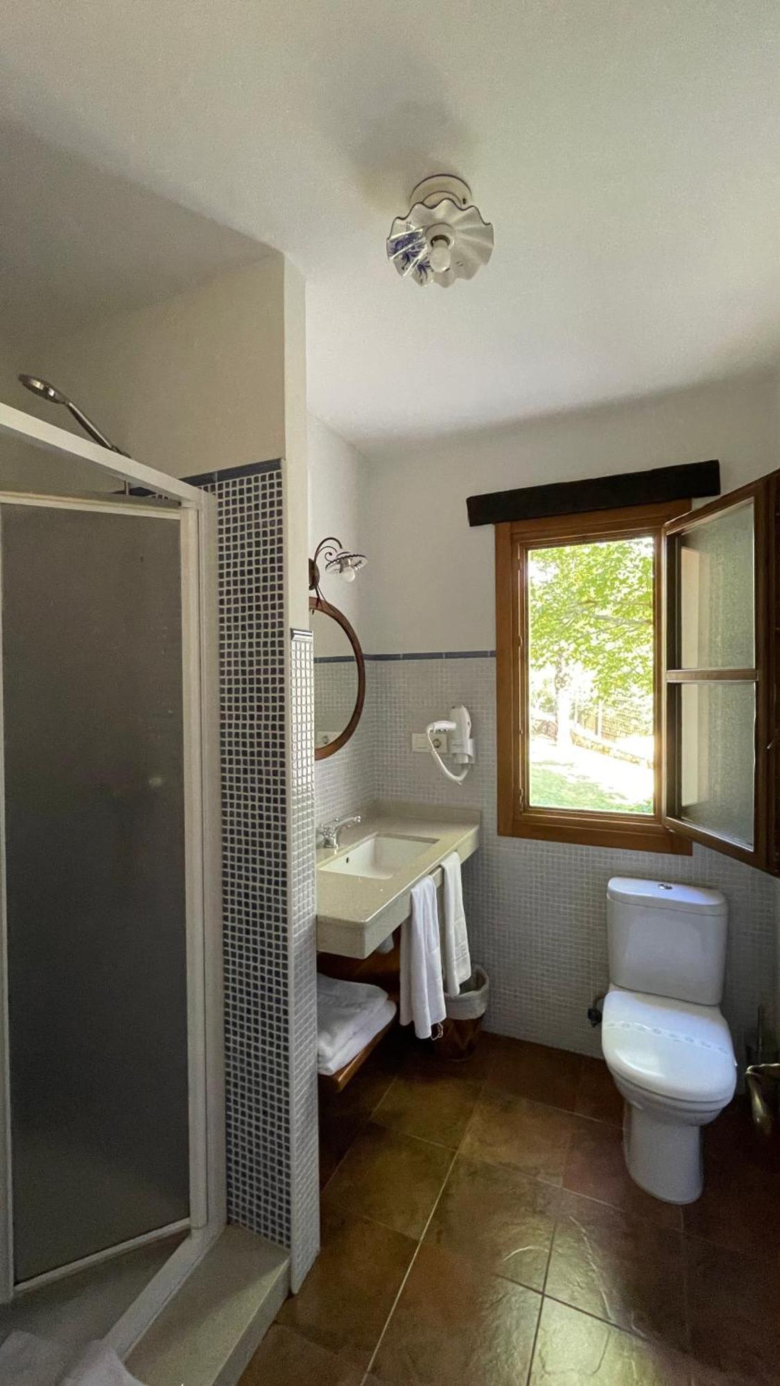 Apartamentos El Picoretu Mestas De Con Esterno foto